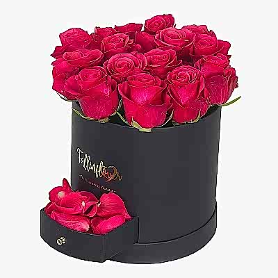 �ekmeceli Kutuda K�rm�z� G�l ve Yapra��